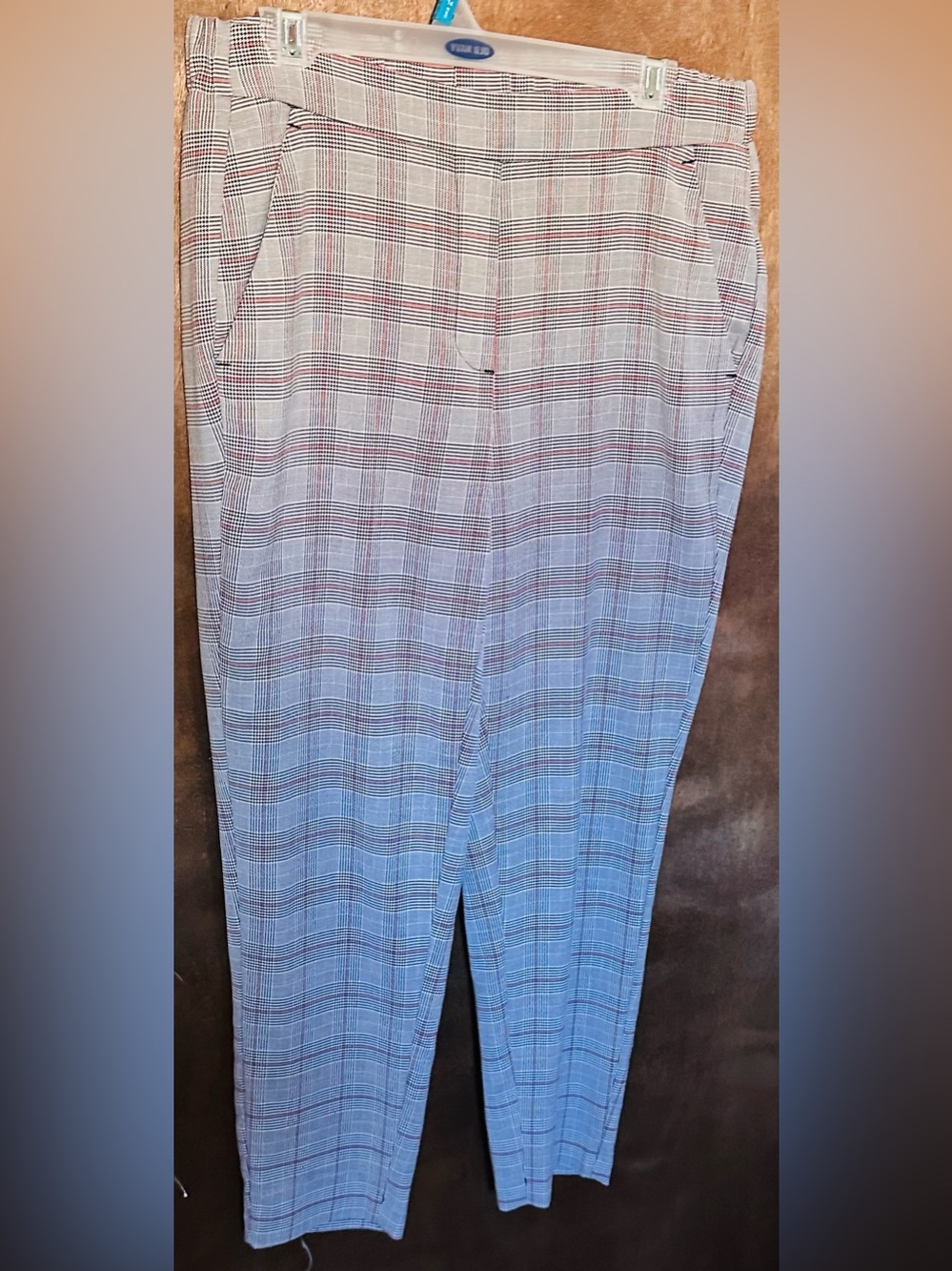 Pre Owned Old Navy Cropped Plaid Ankle Pants with Gray with Red Accent